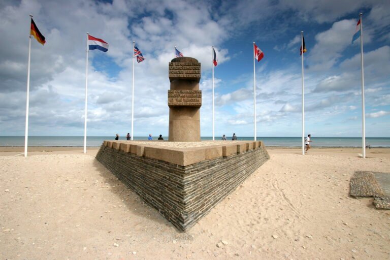 Bernieres-sur-mer-monument-debarquement